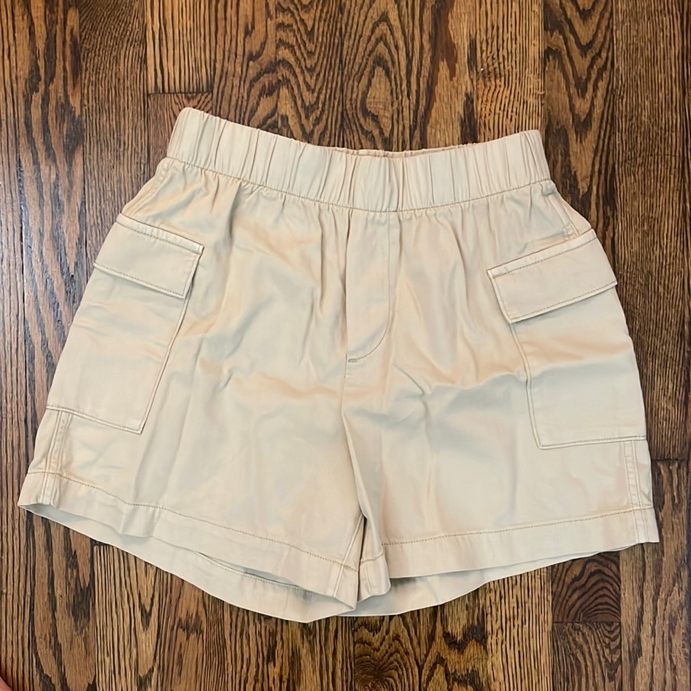 Gap Off Duty Khaki Shorts XS
